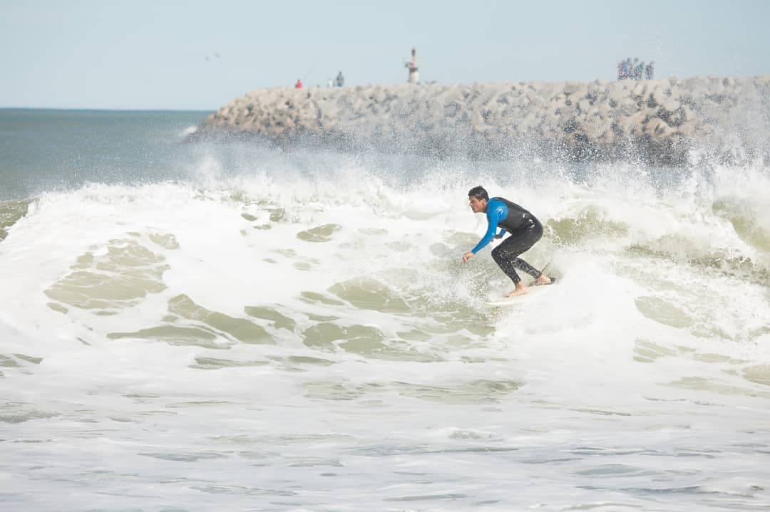 Surf en Playa Unión