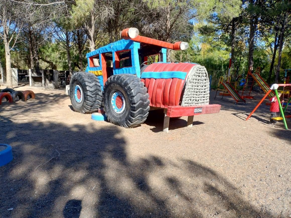 Tractor artesanal de juegos