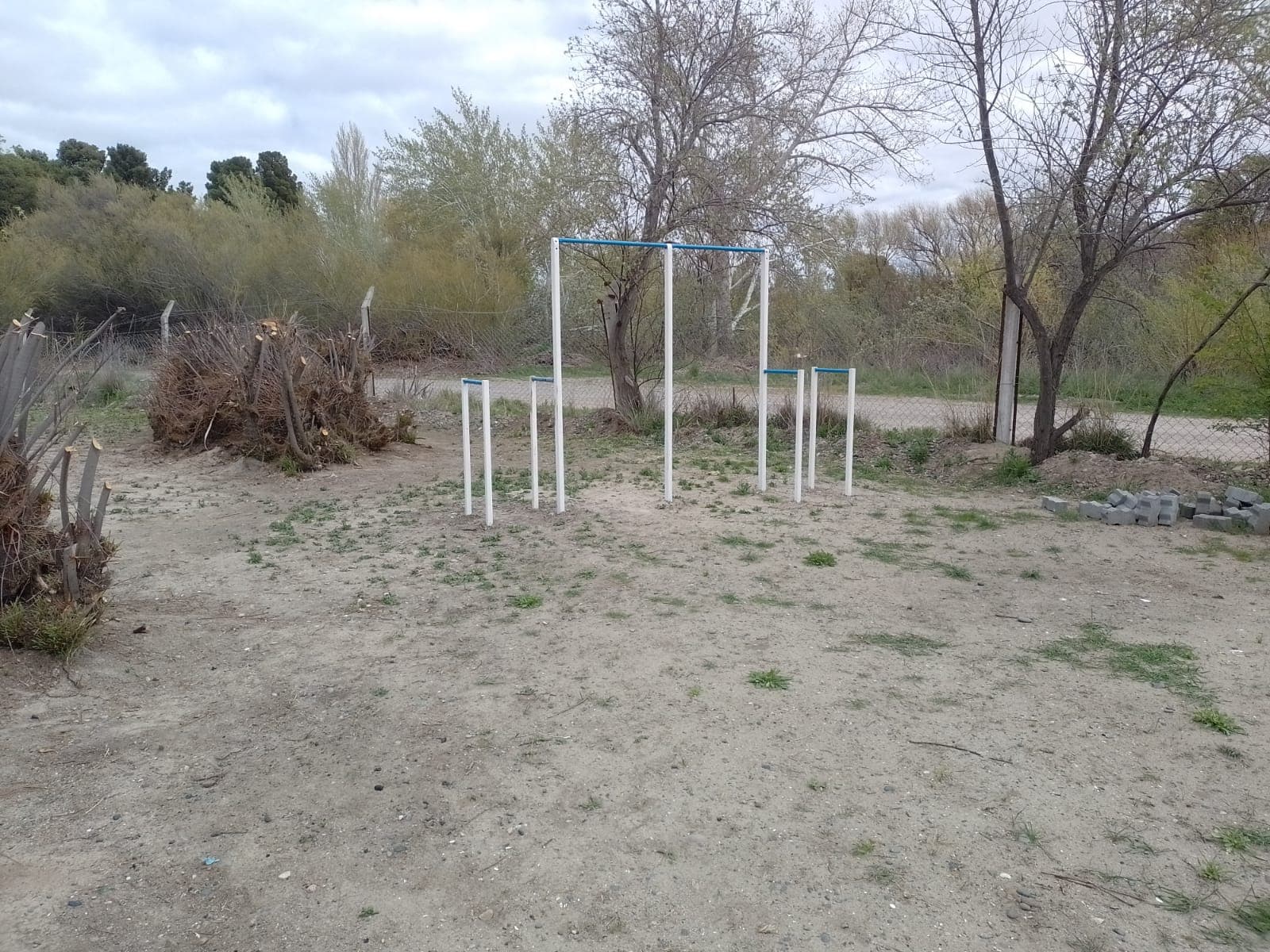Sector de calistenia y barras de ejercicio en el Parque Recreativo Rawson